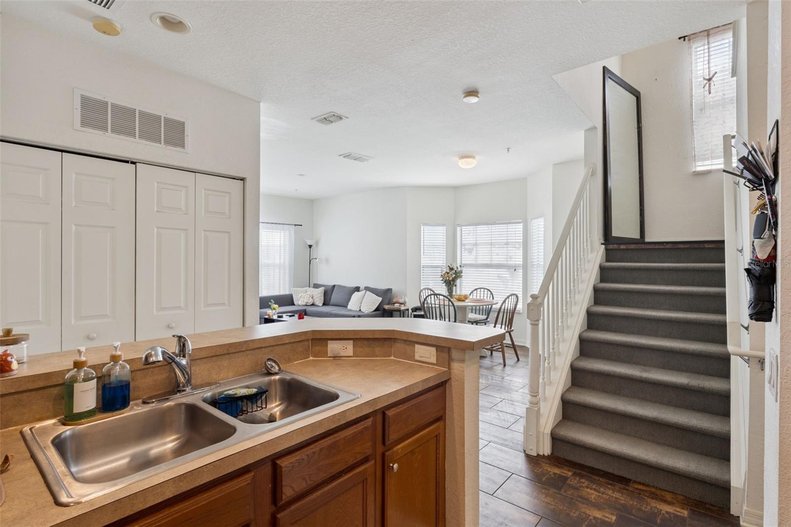 Image 12 of 42 For 2604 Grand Central Parkway 12