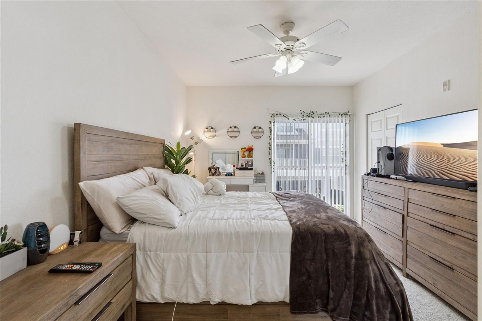 Image 15 of 42 For 2604 Grand Central Parkway 12