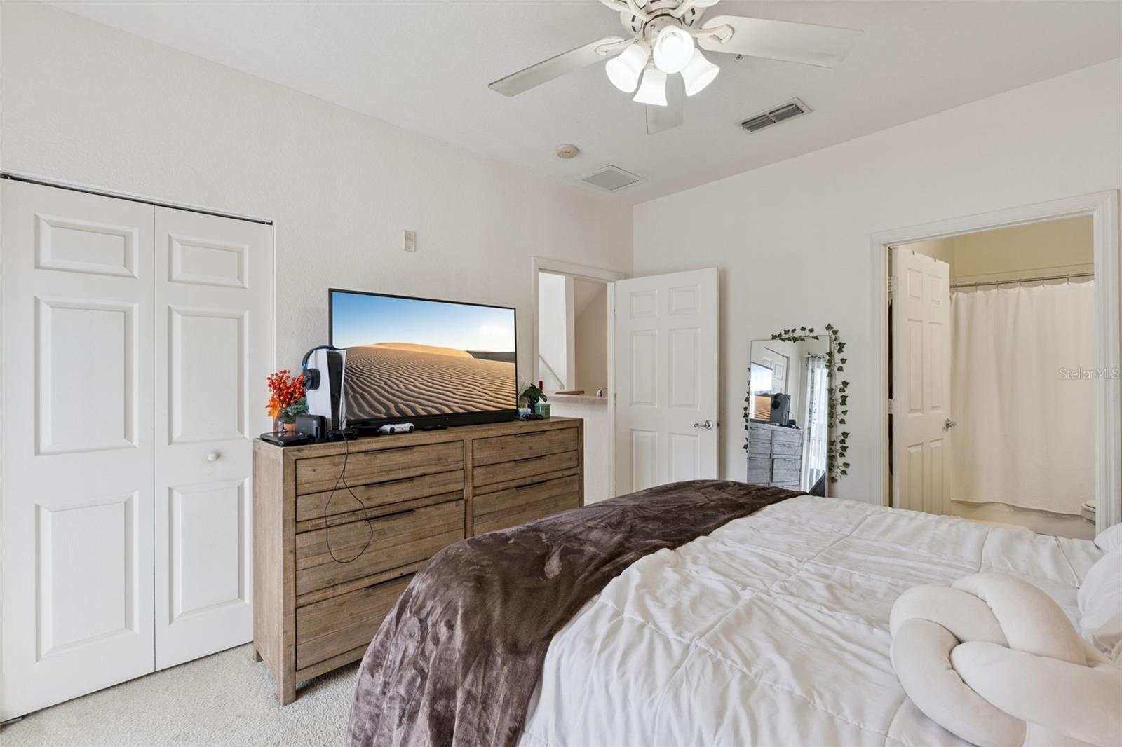 Image 17 of 42 For 2604 Grand Central Parkway 12