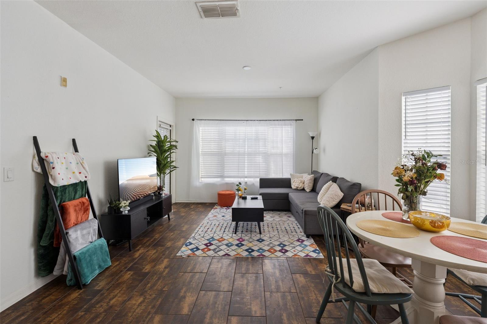 Image 9 of 42 For 2604 Grand Central Parkway 12