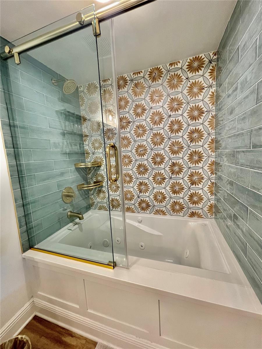 Image 10 of 14 For 305 Wymore Road 101