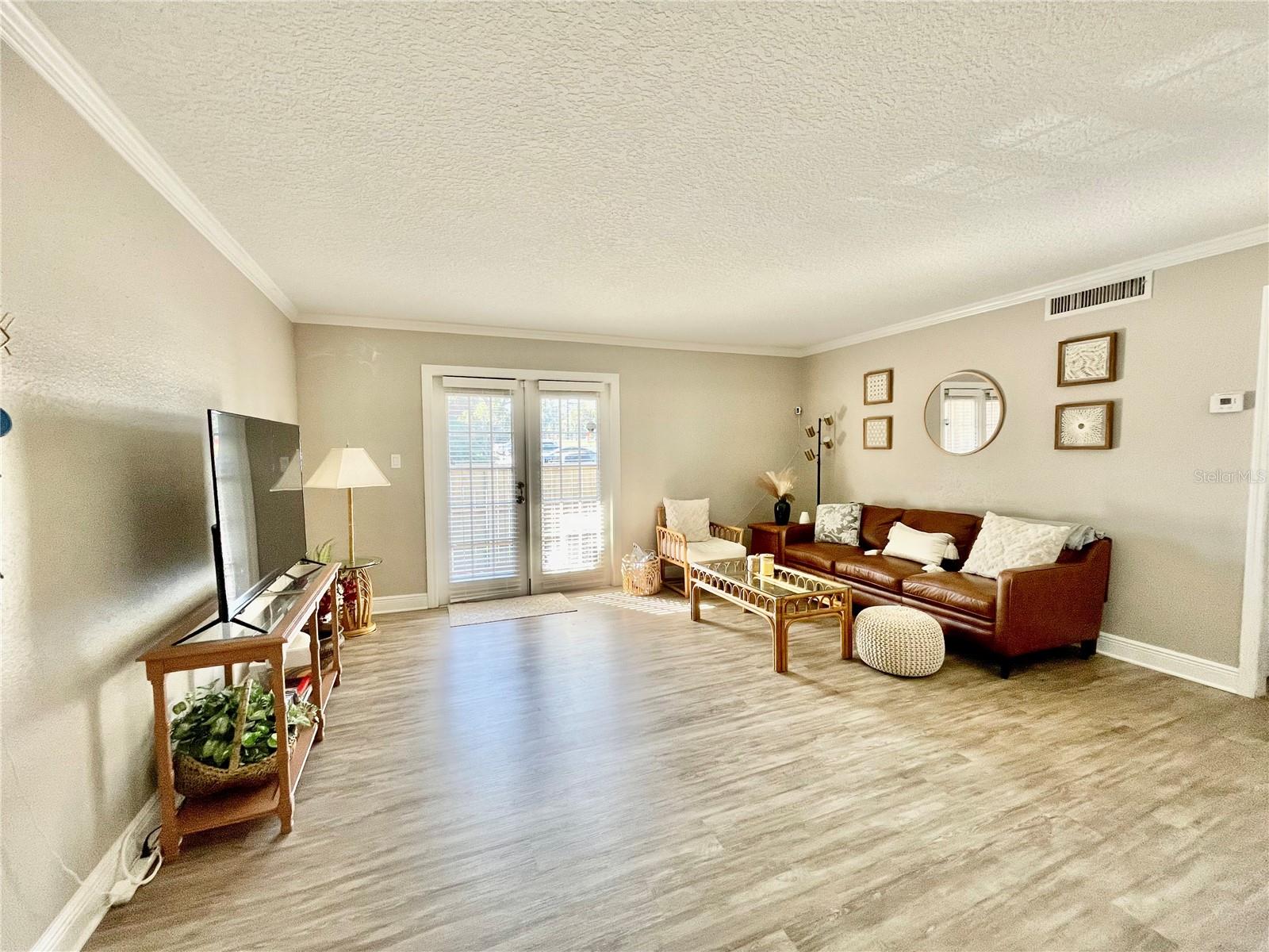 Image 3 of 14 For 305 Wymore Road 101