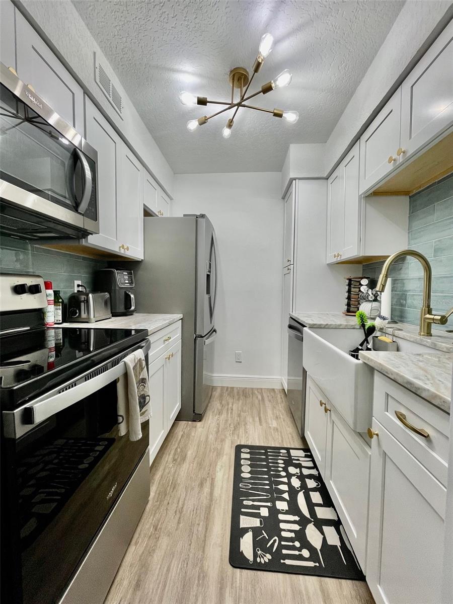 Image 6 of 14 For 305 Wymore Road 101