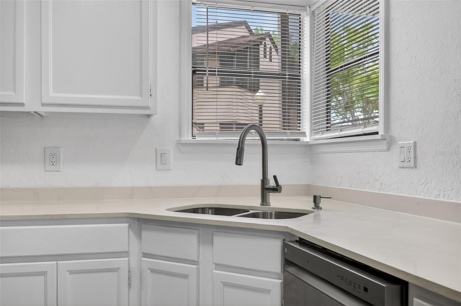 Image 14 of 48 For 2929 Antique Oaks Circle 53