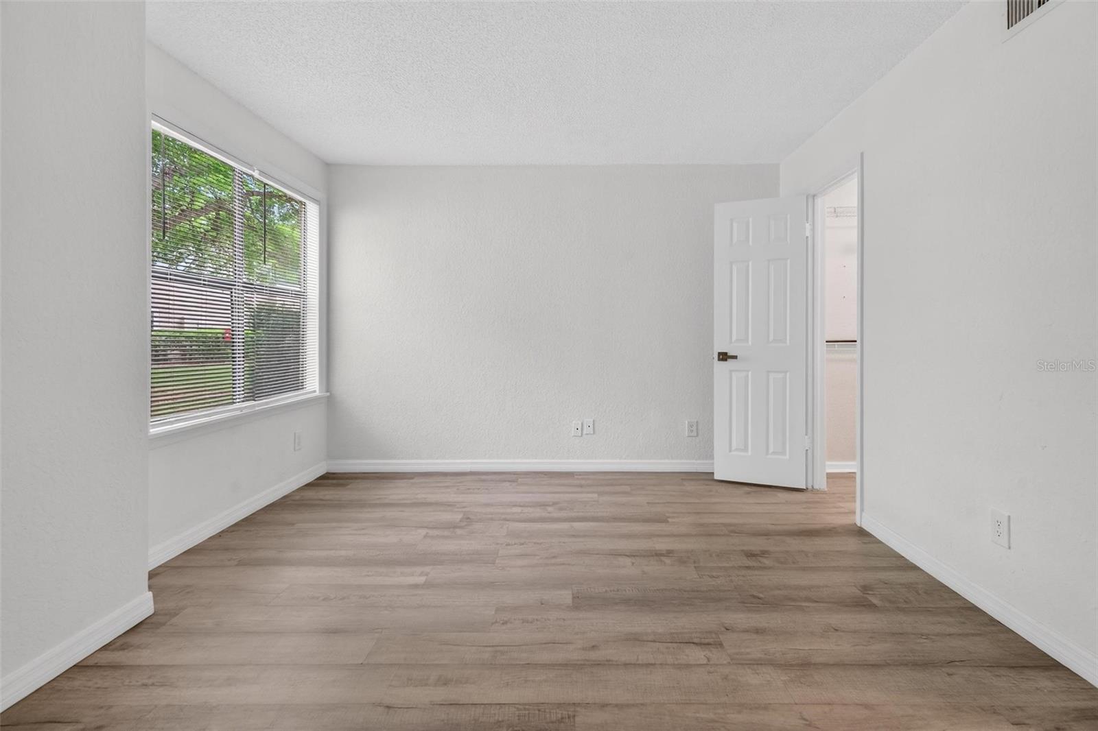 Image 17 of 48 For 2929 Antique Oaks Circle 53