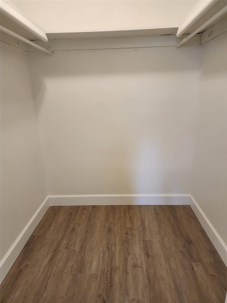 Image 11 of 27 For 310 Cherokee Court F