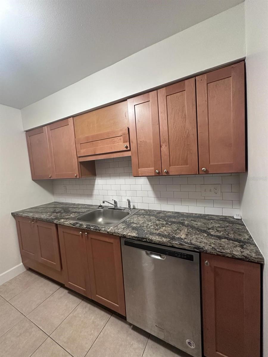 Image 9 of 27 For 310 Cherokee Court F