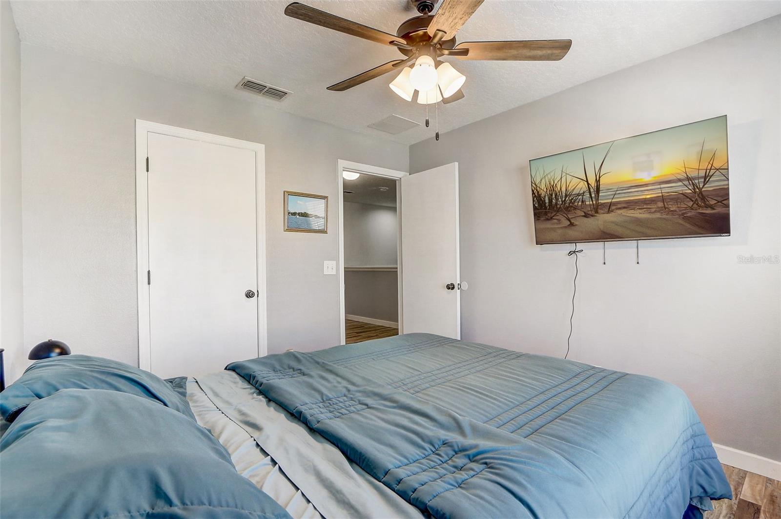 Image 17 of 23 For 517 Lake Eagle Lane