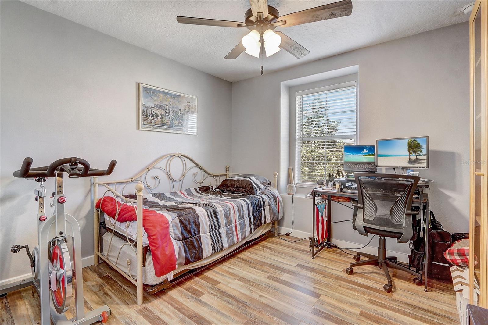 Image 18 of 23 For 517 Lake Eagle Lane