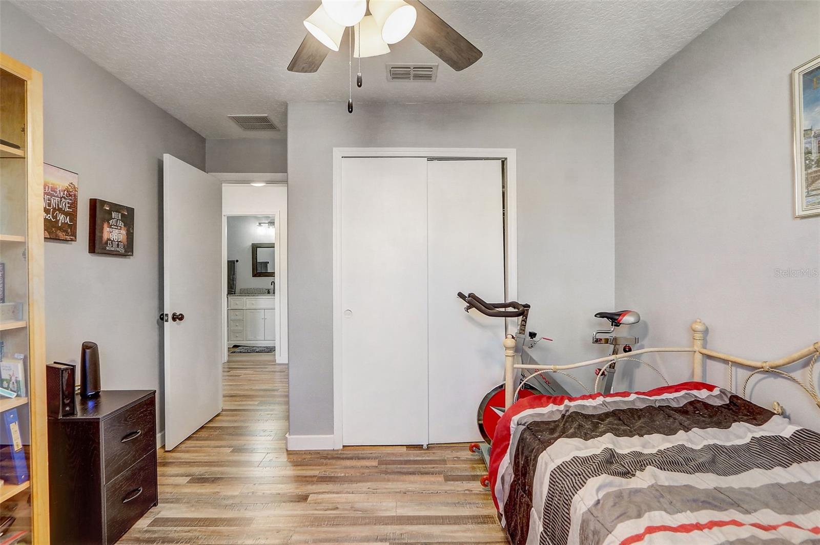 Image 19 of 23 For 517 Lake Eagle Lane