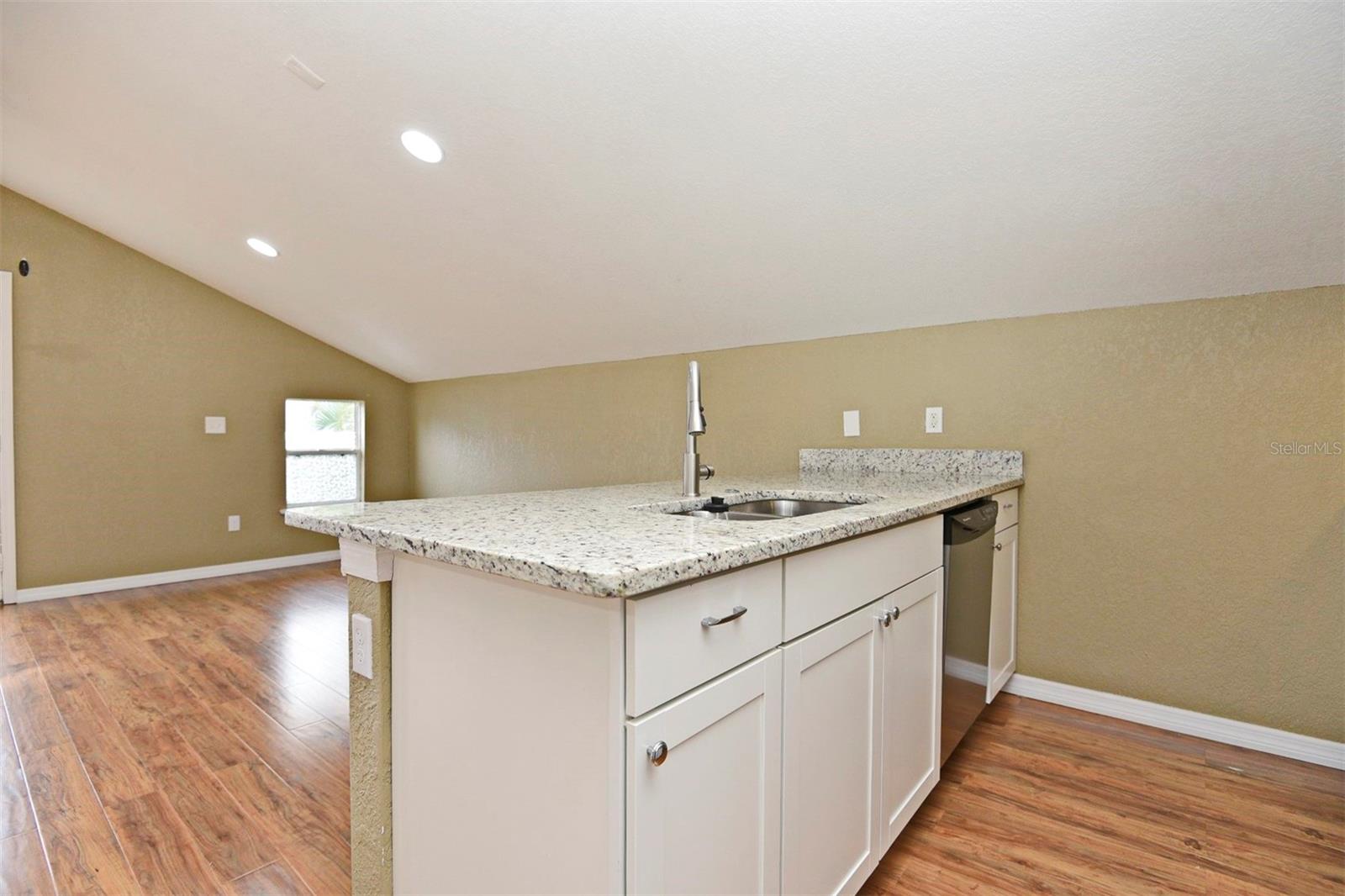 Image 14 of 21 For 1023 Amelia Street