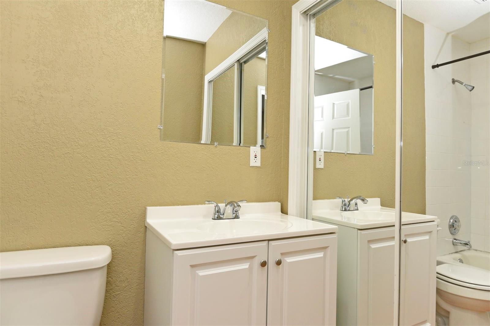 Image 17 of 21 For 1023 Amelia Street