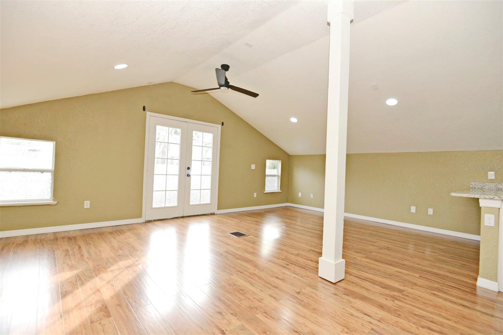 Image 9 of 21 For 1023 Amelia Street