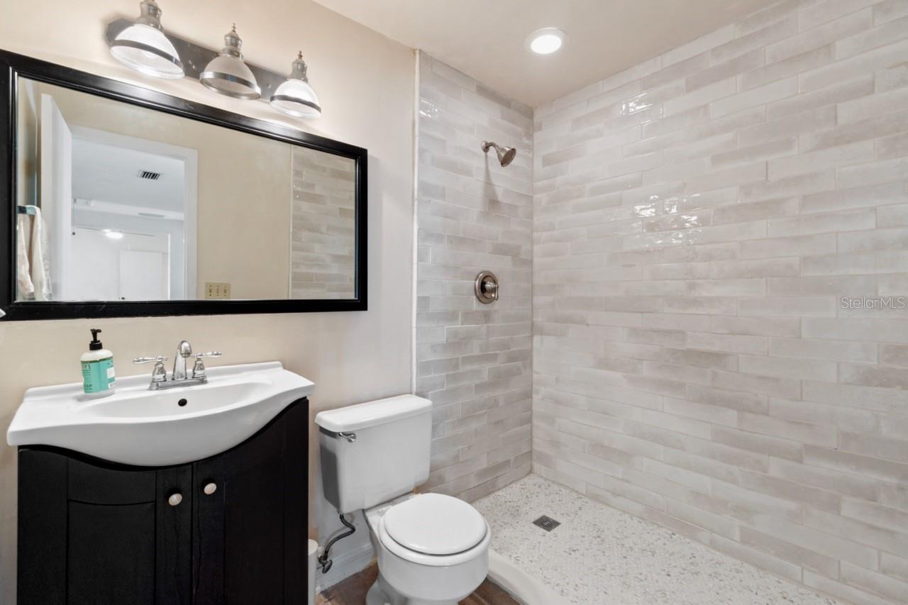 Image 22 of 33 For 1923 Linden Road