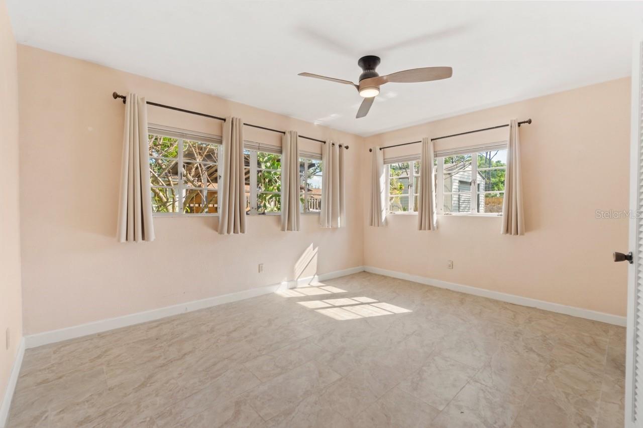 Image 23 of 33 For 1923 Linden Road