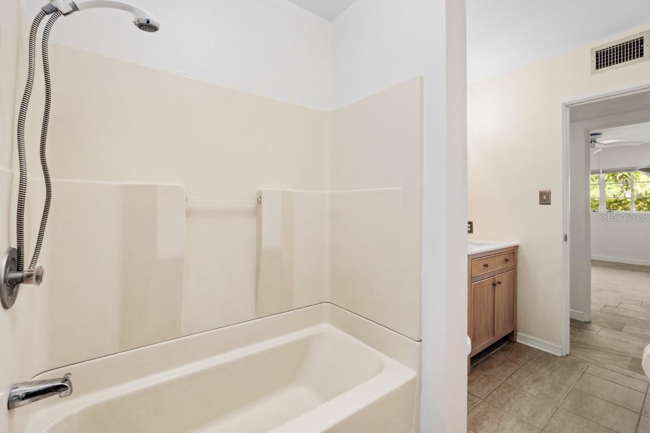 Image 32 of 33 For 1923 Linden Road