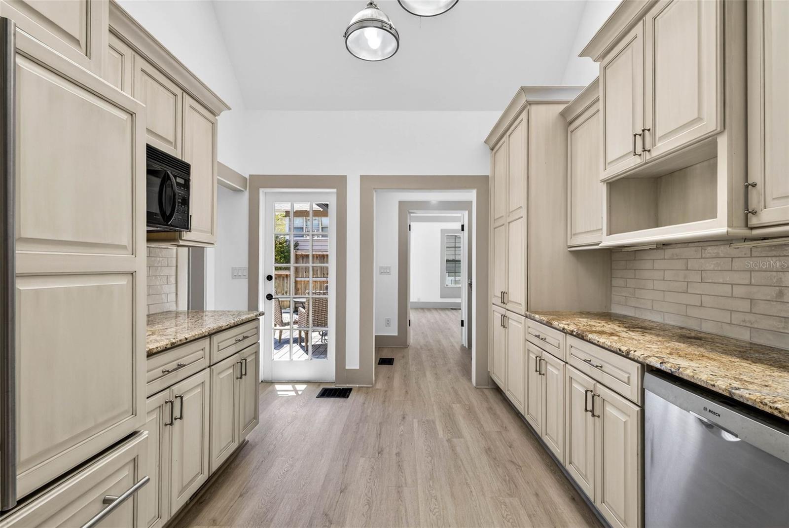 Image 30 of 66 For 1330 Cherry Street Ne