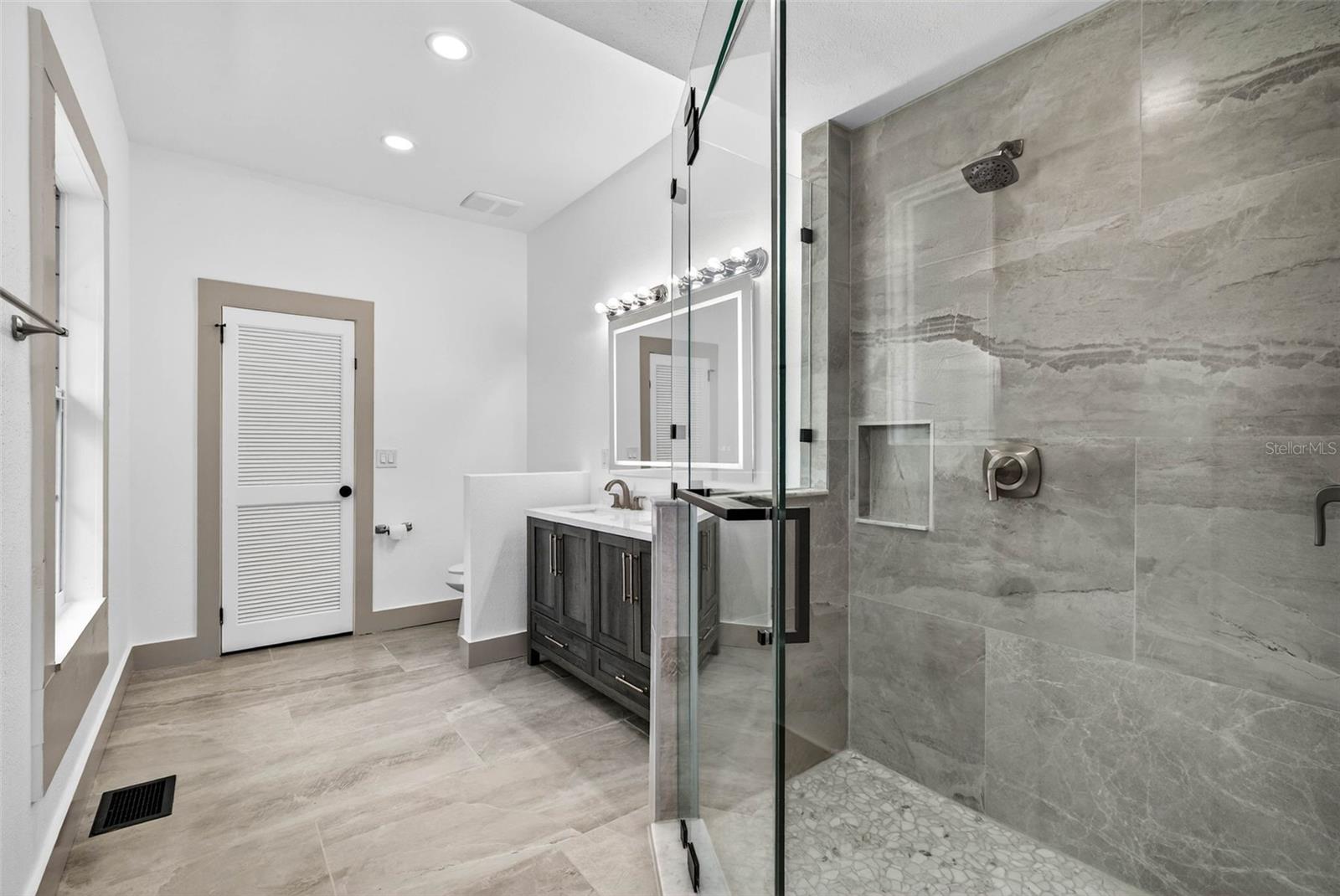 Image 35 of 66 For 1330 Cherry Street Ne