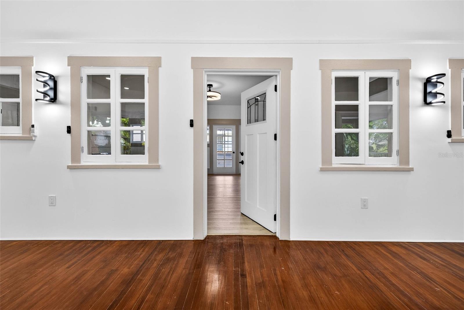 Image 7 of 66 For 1330 Cherry Street Ne