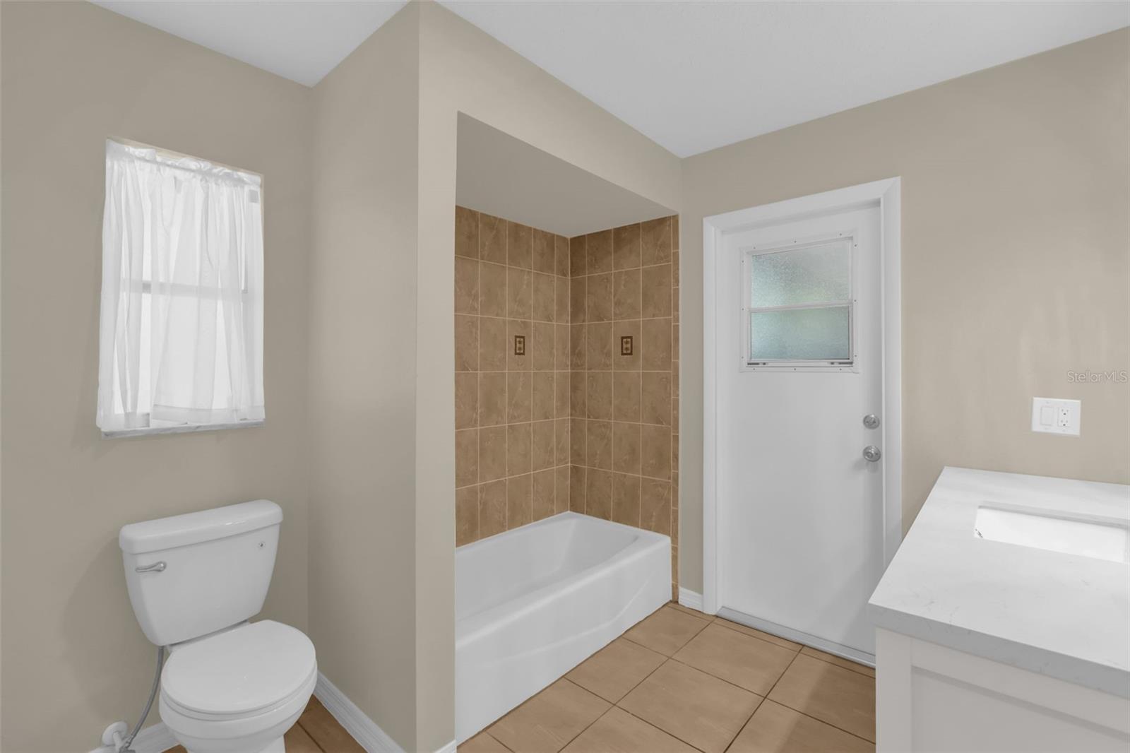 Image 13 of 39 For 641 Swallow Drive