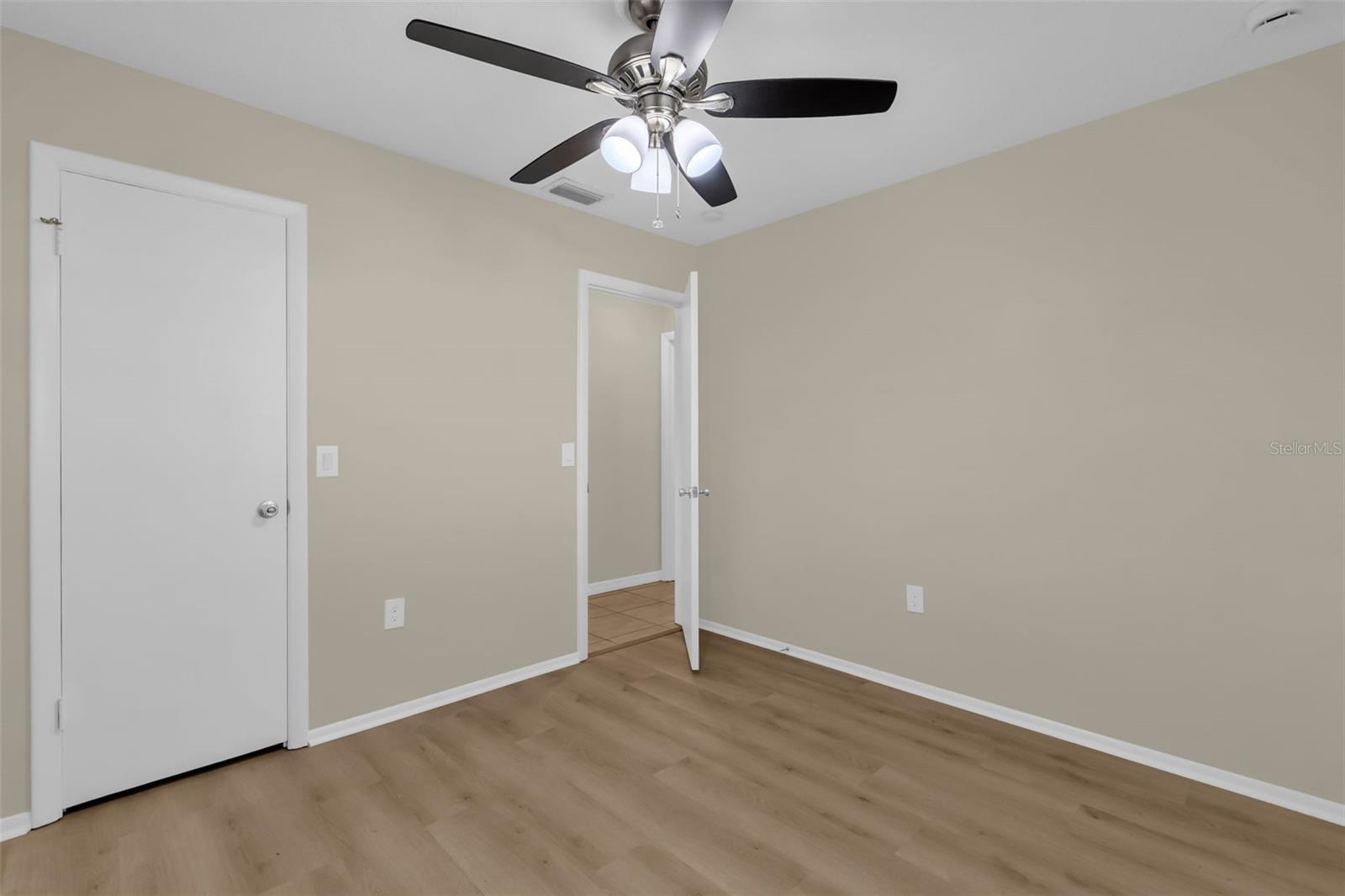 Image 16 of 39 For 641 Swallow Drive