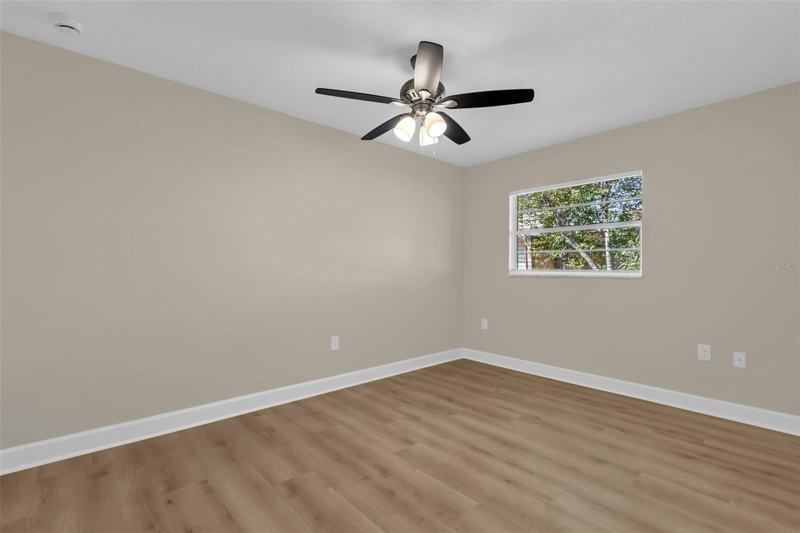 Image 17 of 39 For 641 Swallow Drive