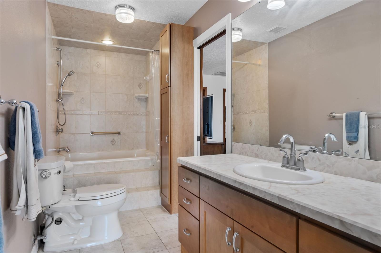 Image 43 of 100 For 2921 Lake Tohopekaliga Boulevard