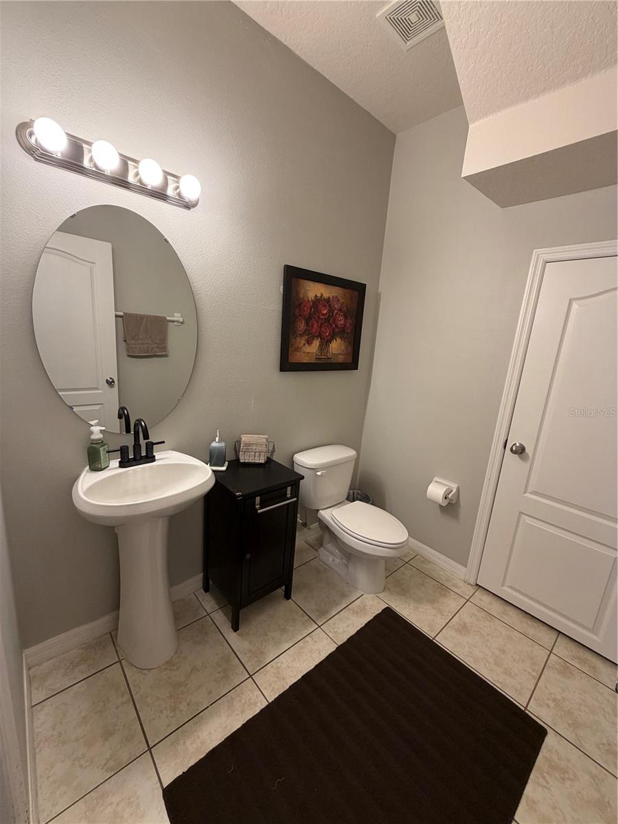 Image 7 of 11 For 15353 Oak Apple Court