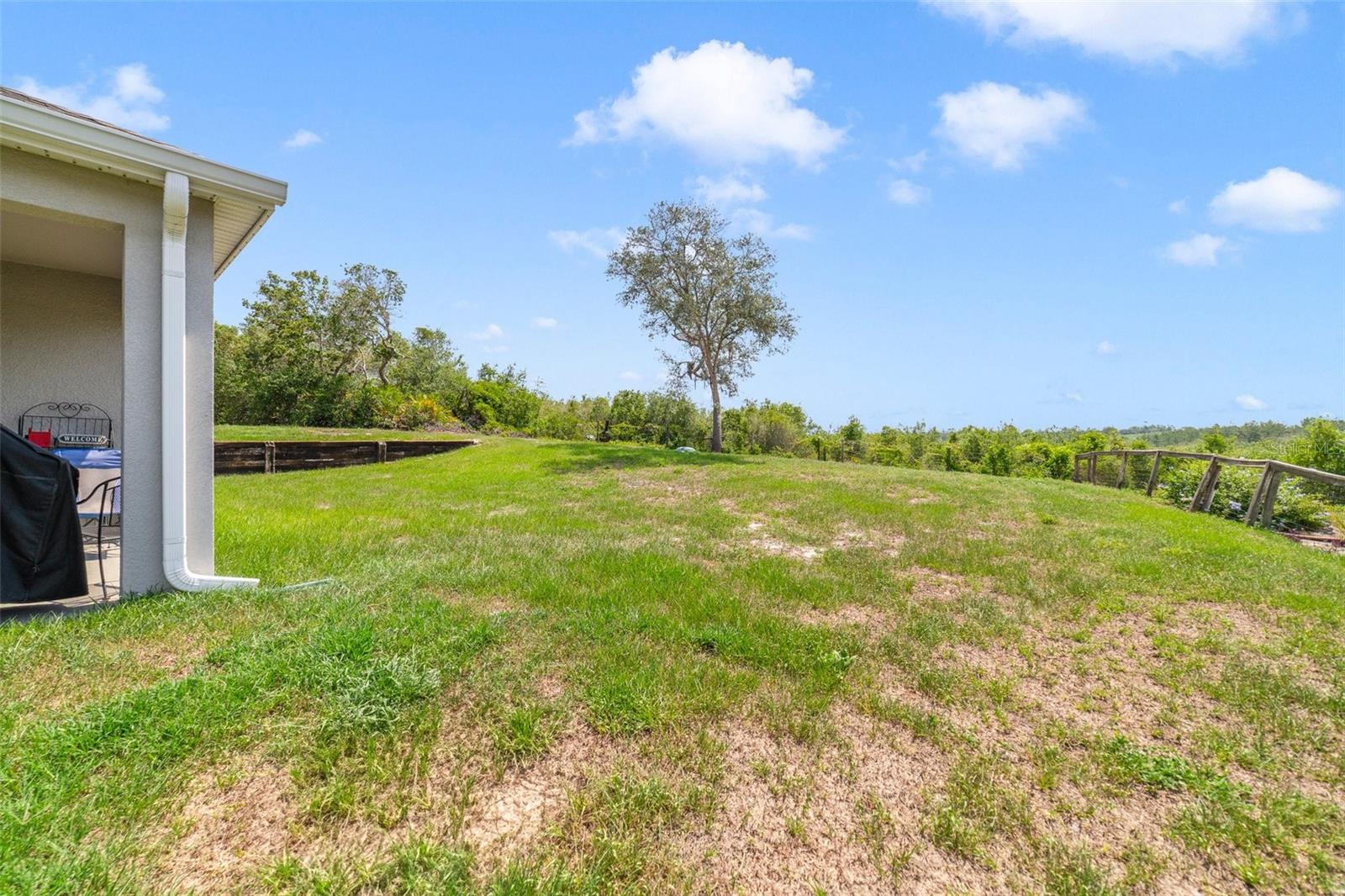 Listing photo id 15 for 2135 Old Mill Drive