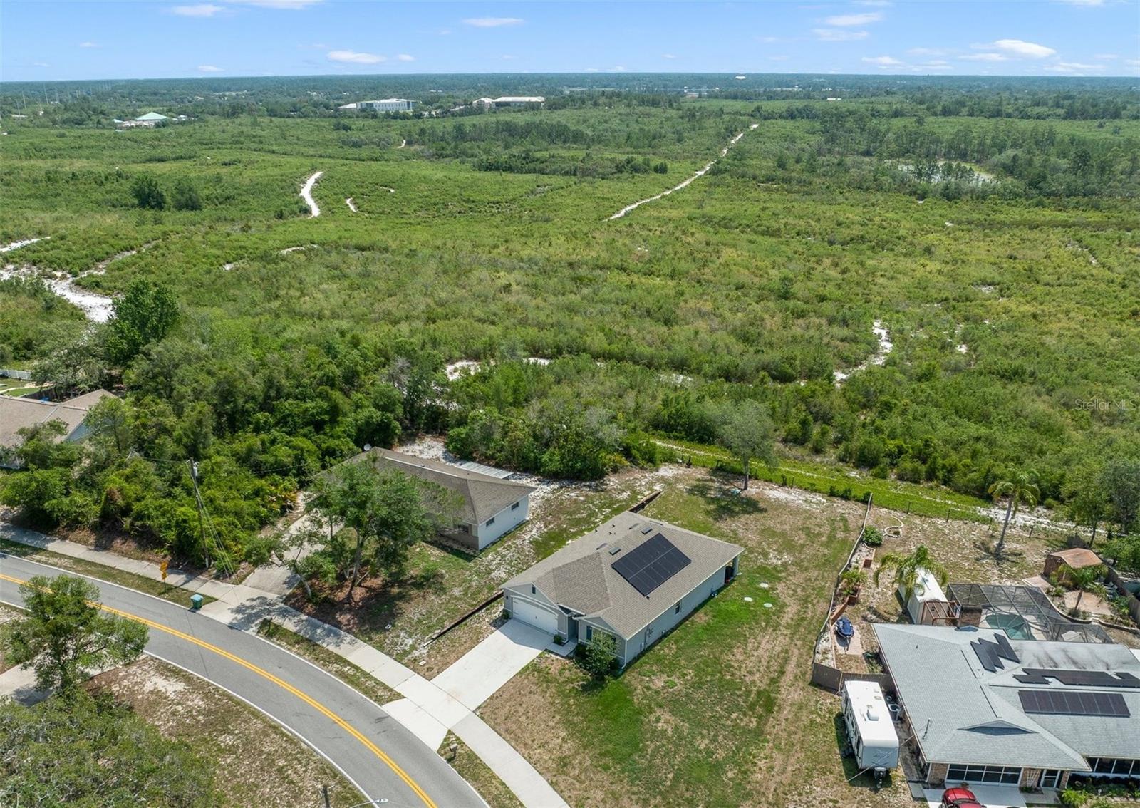 Listing photo id 18 for 2135 Old Mill Drive