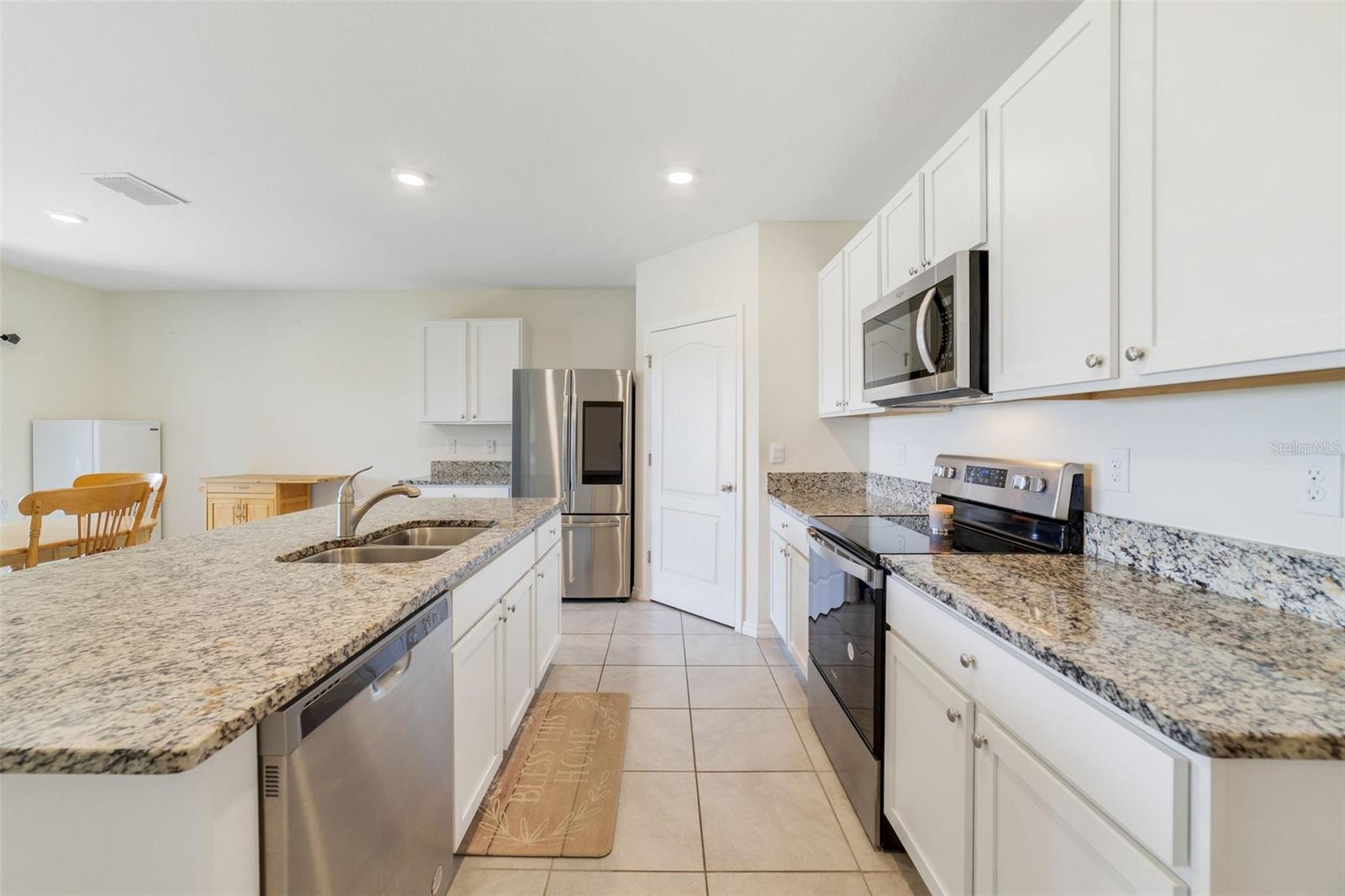 Listing photo id 1 for 2135 Old Mill Drive