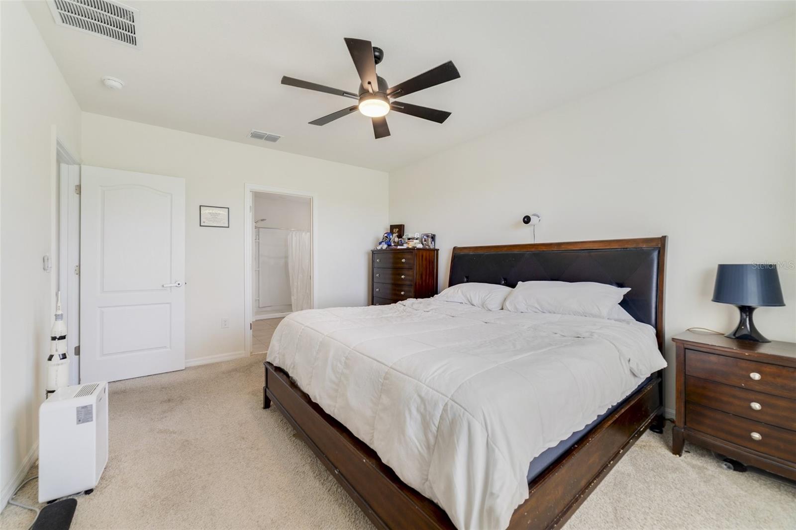 Listing photo id 7 for 2135 Old Mill Drive