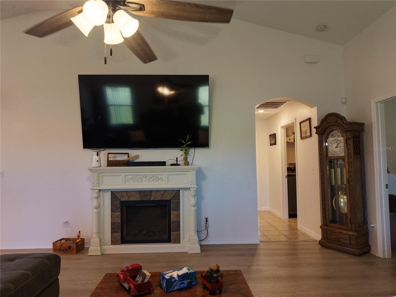 Image 13 of 28 For 15637 Carina Dr