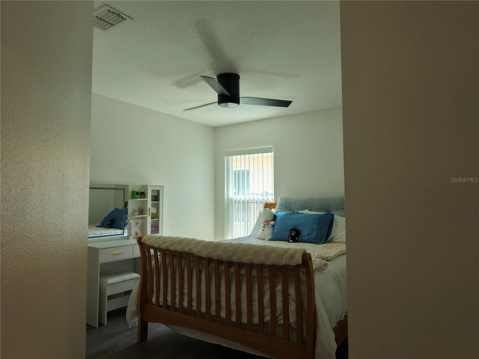 Image 19 of 28 For 15637 Carina Dr