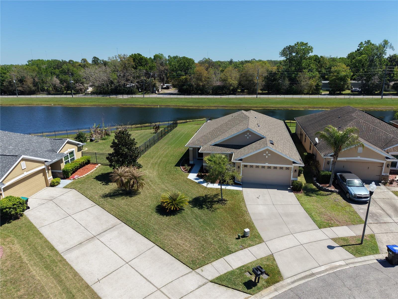 Image 5 of 28 For 15637 Carina Dr