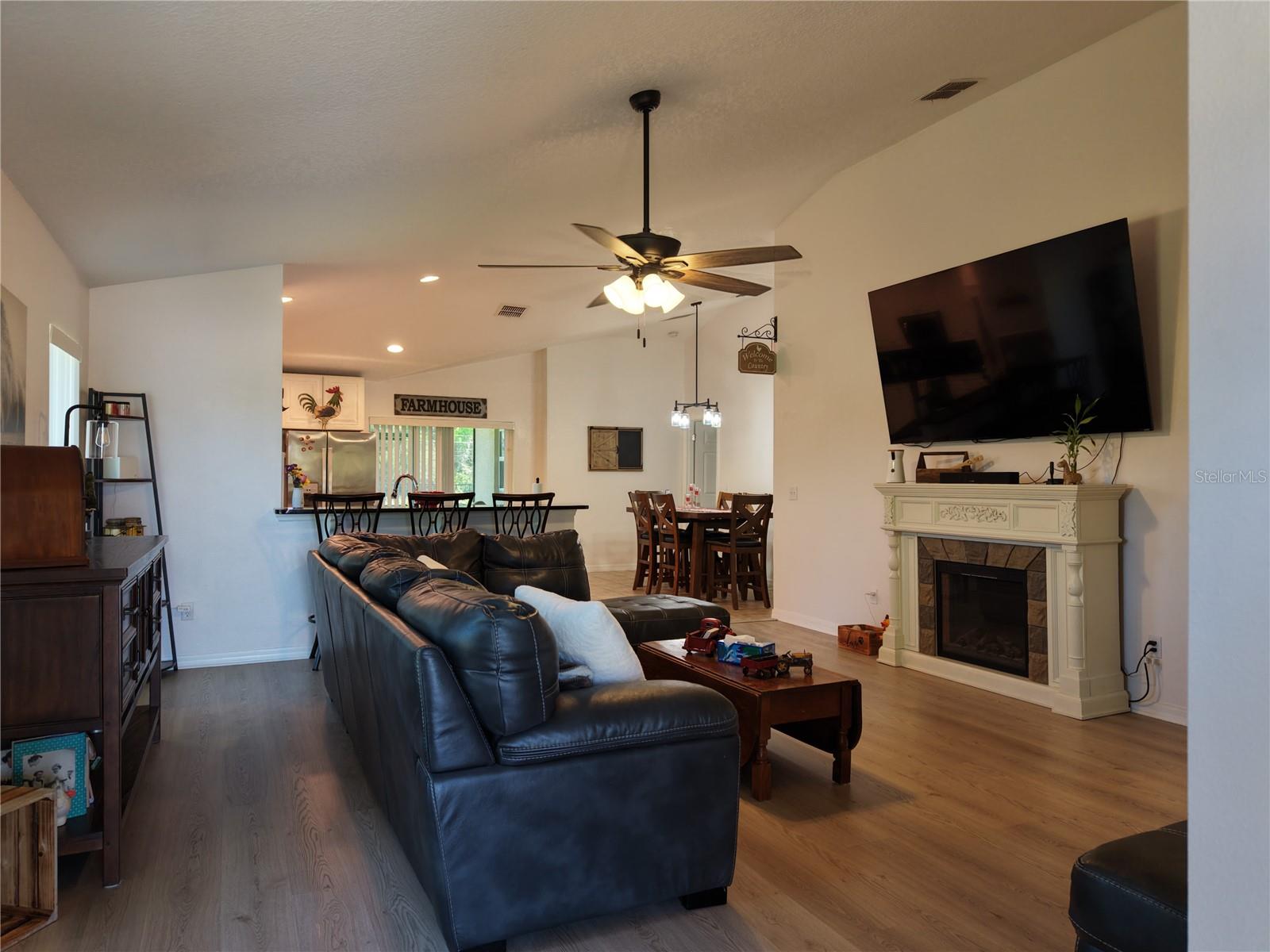 Image 8 of 28 For 15637 Carina Dr