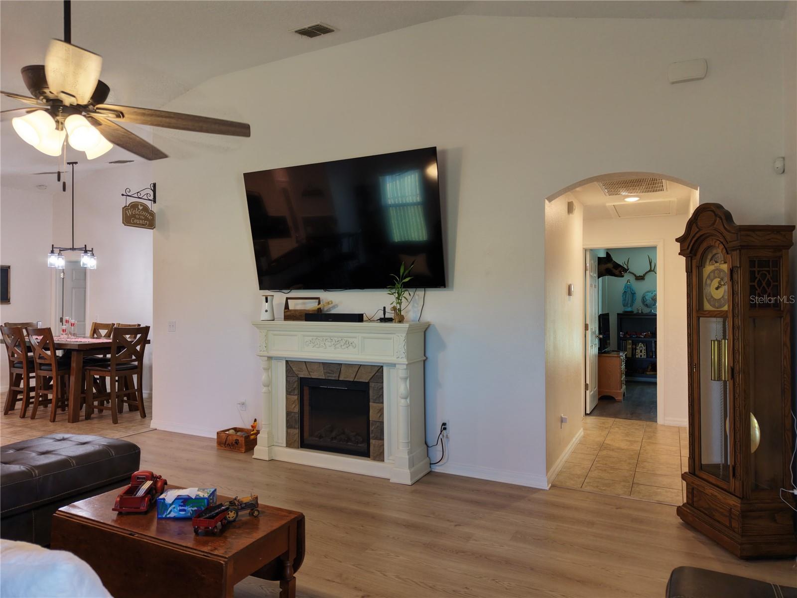 Image 9 of 28 For 15637 Carina Dr