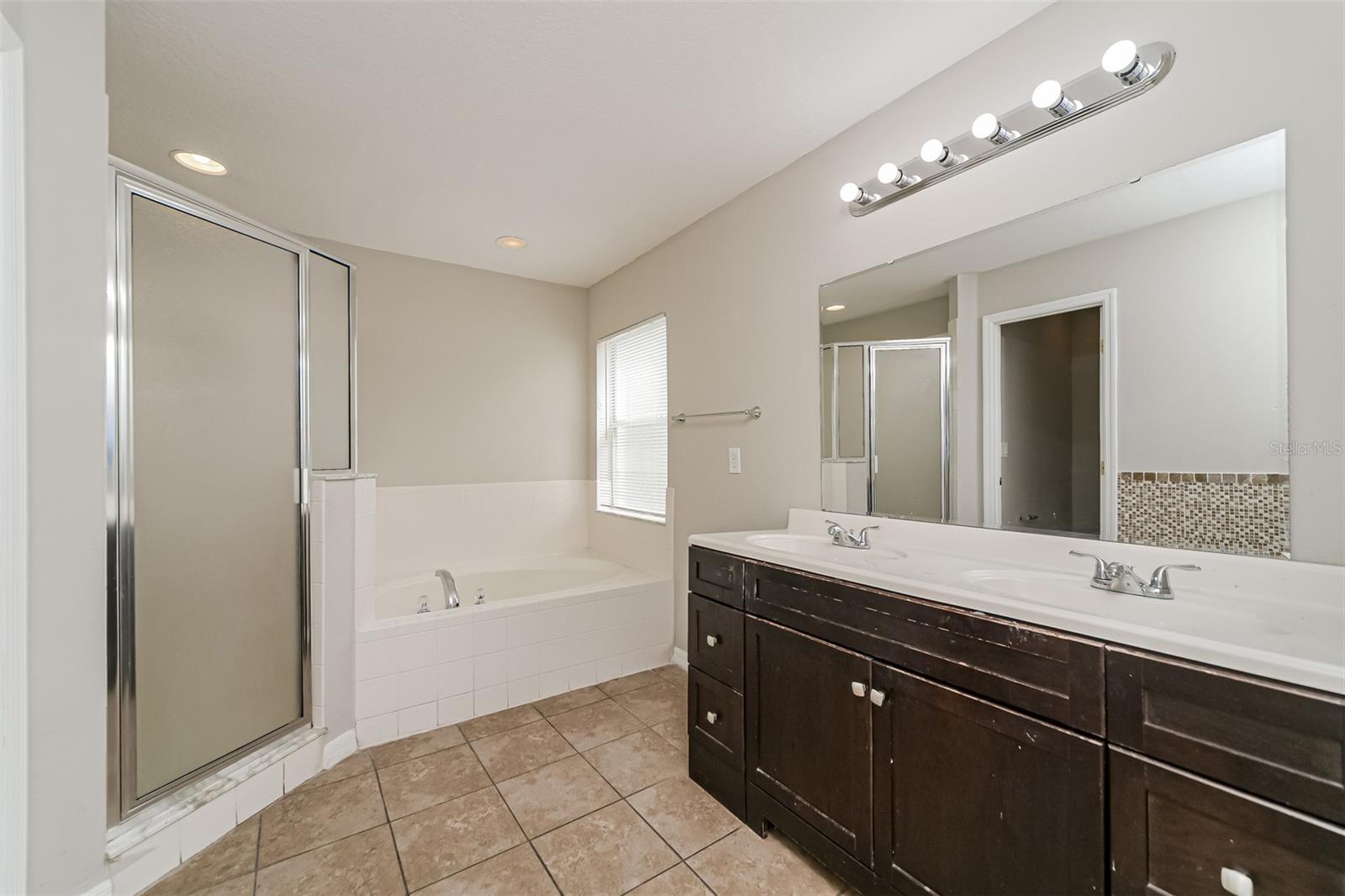 Image 14 of 22 For 948 Chanler Drive