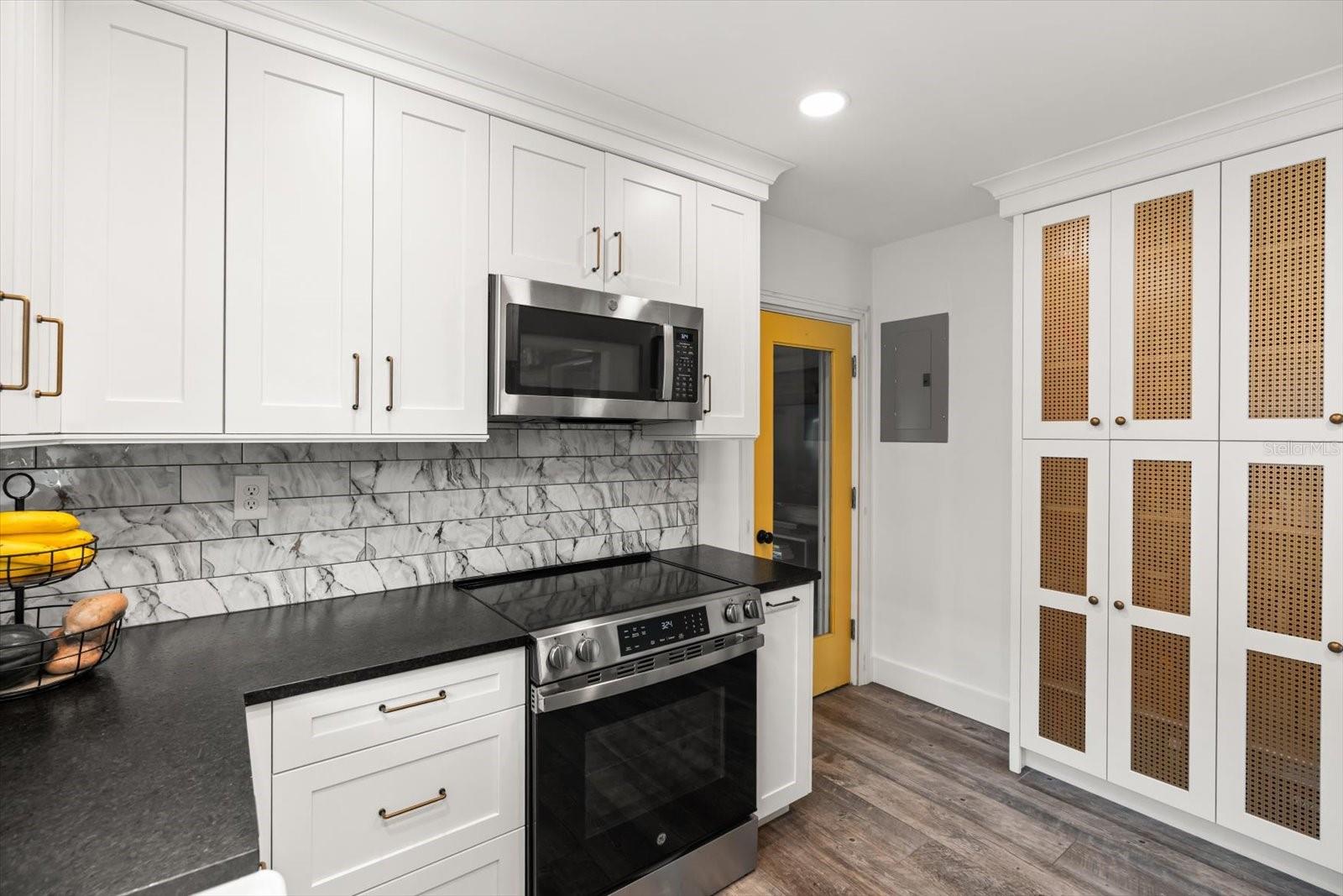 Image 10 of 31 For 2211 Oregon Street