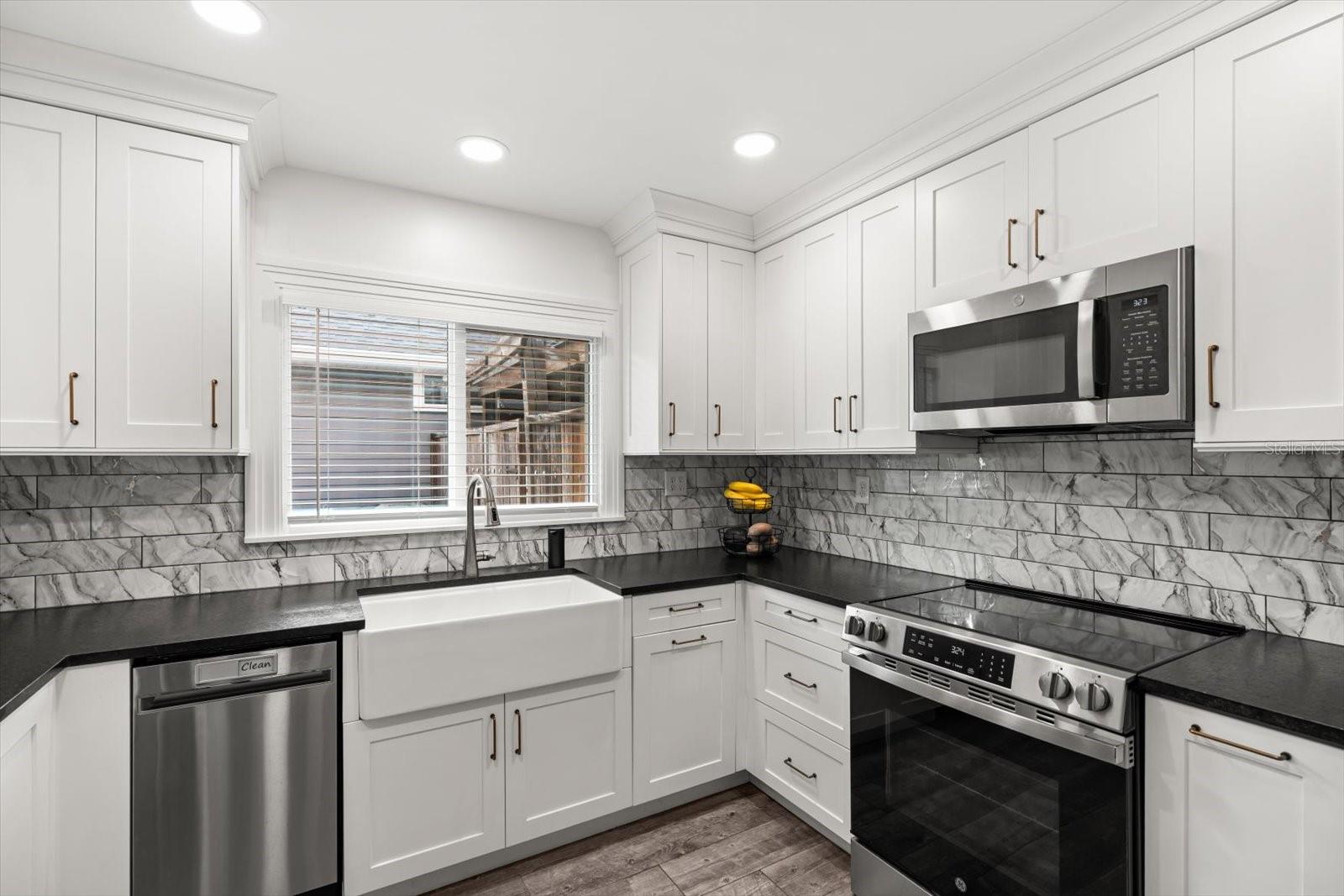 Image 11 of 31 For 2211 Oregon Street