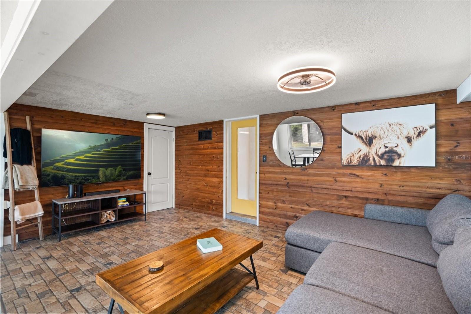 Image 17 of 31 For 2211 Oregon Street