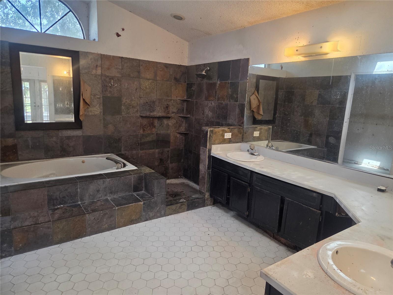 Image 16 of 26 For 7741 Pointview Circle