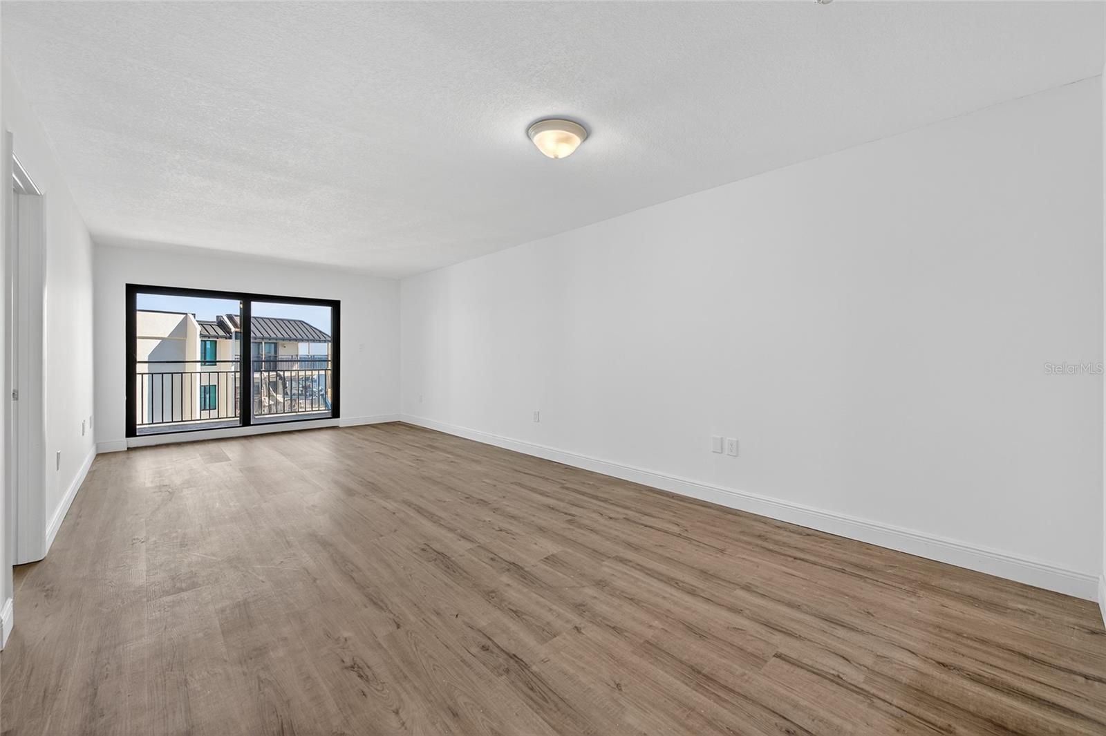 Image 10 of 35 For 1275 Ocean Shore Boulevard P3