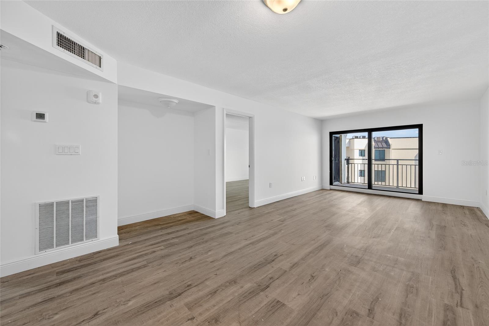 Image 11 of 35 For 1275 Ocean Shore Boulevard P3