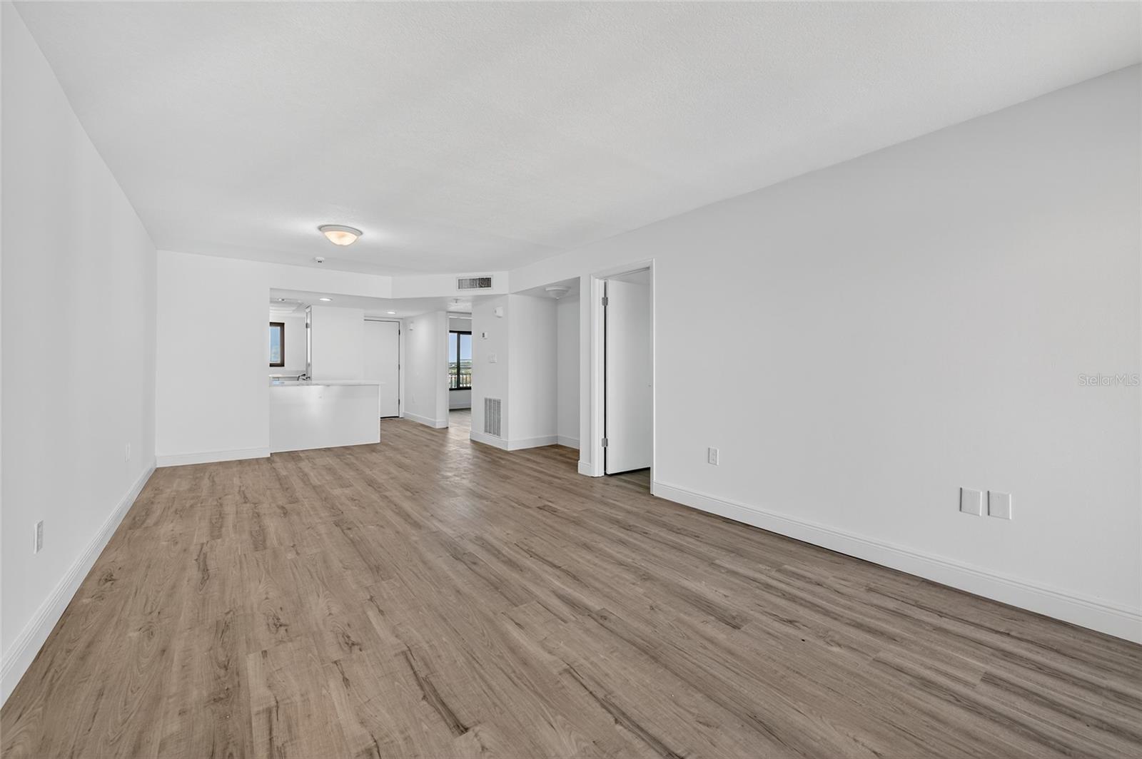 Image 12 of 35 For 1275 Ocean Shore Boulevard P3