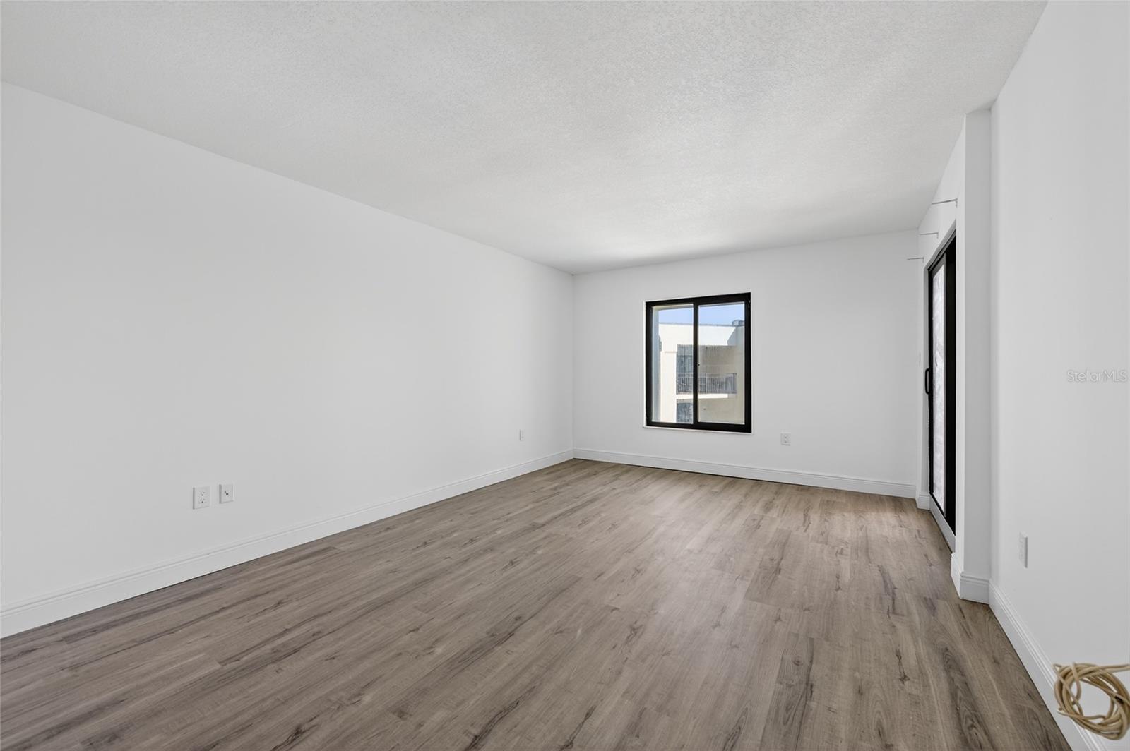 Image 13 of 35 For 1275 Ocean Shore Boulevard P3