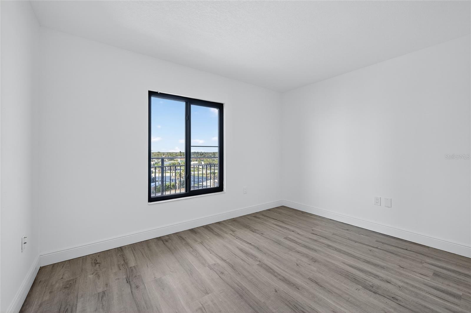 Image 7 of 35 For 1275 Ocean Shore Boulevard P3