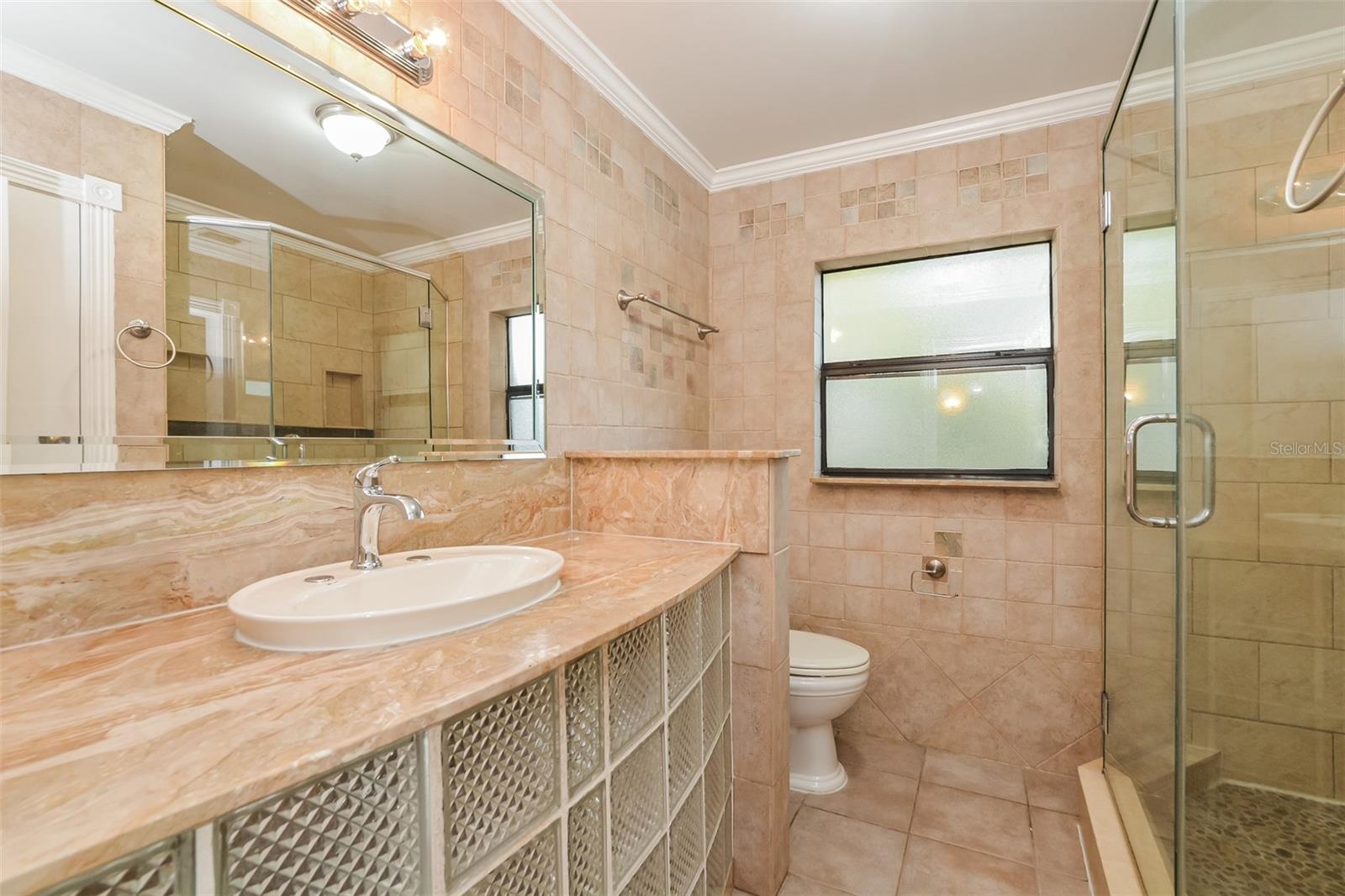 Image 17 of 21 For 525 Susan Drive