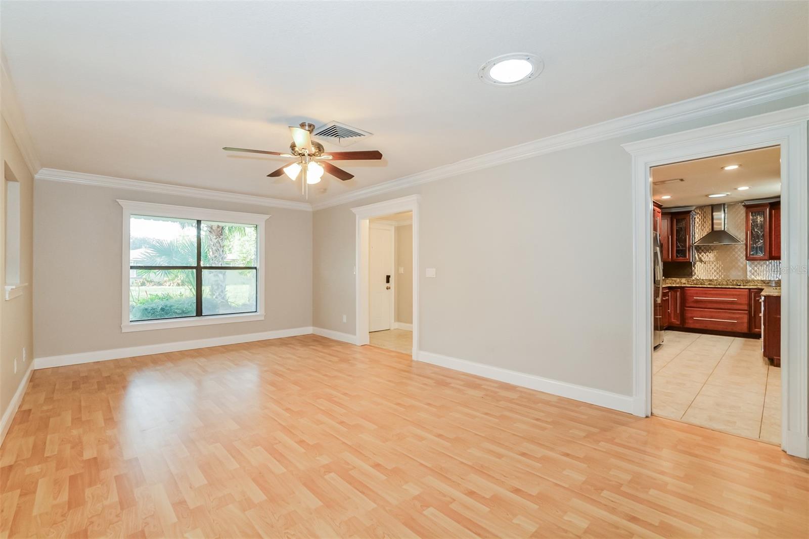 Image 5 of 21 For 525 Susan Drive