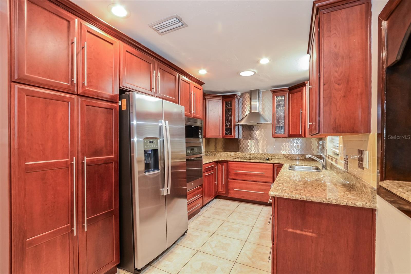 Image 6 of 21 For 525 Susan Drive